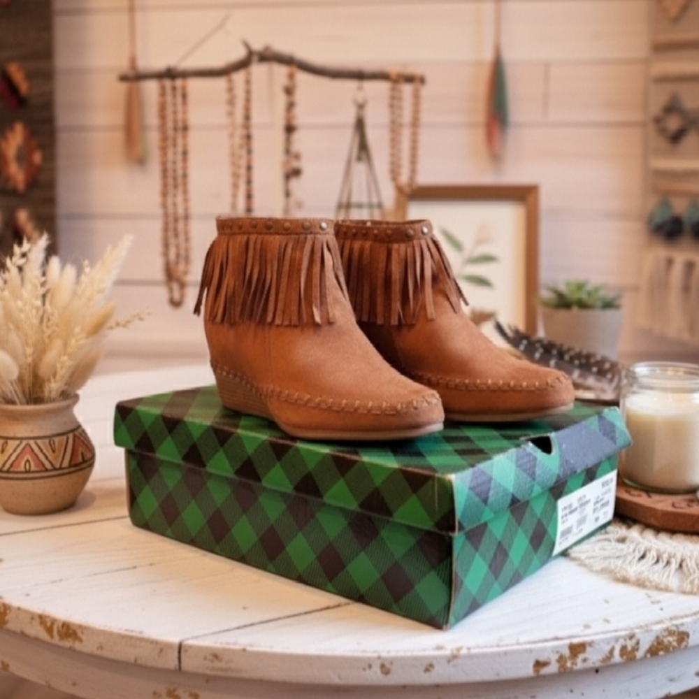 NWB Arizona Jeans Company Mocassin Booties - Picture 1 of 9
